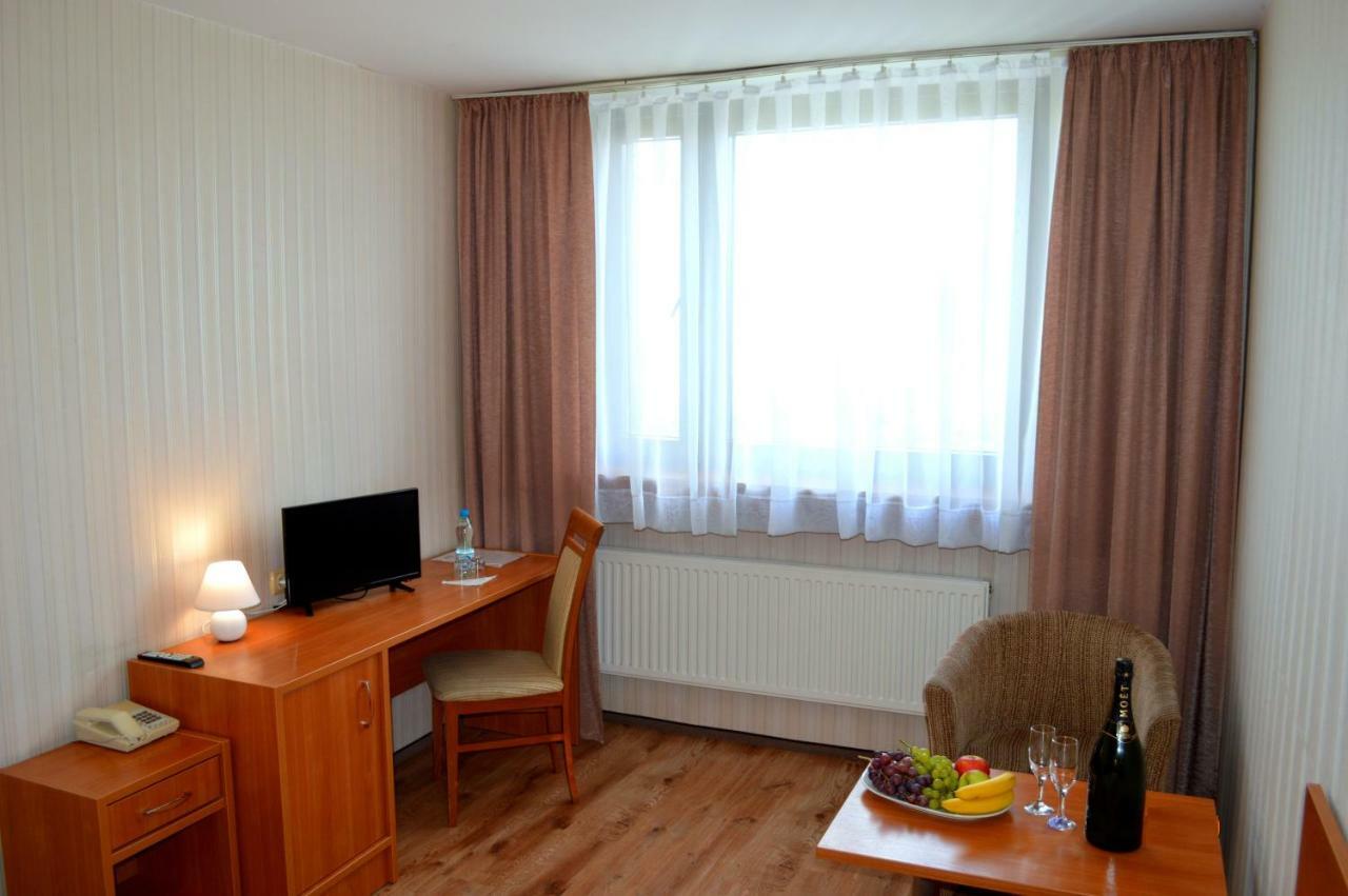 Perla Hotel Oleśnica Екстериор снимка