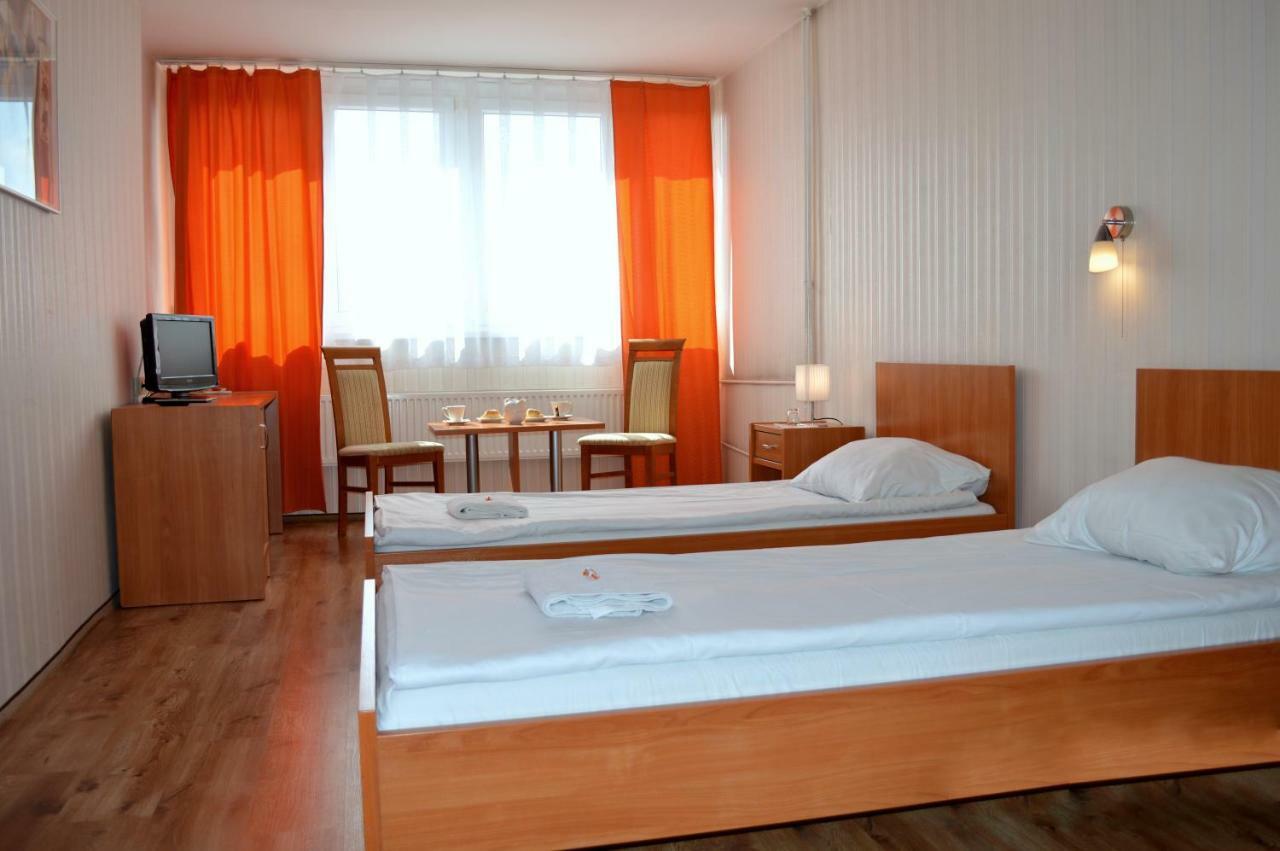 Perla Hotel Oleśnica Екстериор снимка